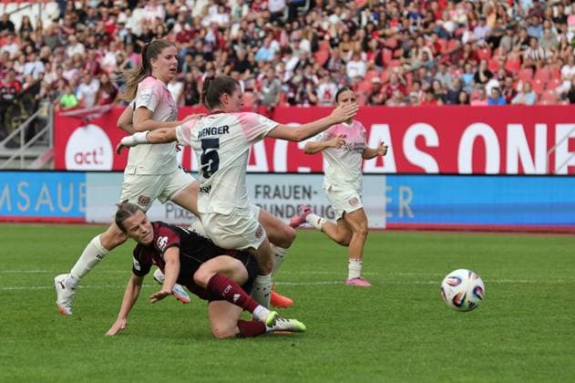 21 09 2025 Soccer Season 2025 2026 1 Google Pixel Women Bundesliga 03 Matchday 1 FC Nürnberg FCN Club Clubfrauen Bayer 04 Leverkusen Sportfoto Zink DaMa xdaxma Nastassja Lein 24, 1 FC Nürnberg FCN Claudia Wenger 5, Bayer 04 Leverkusen