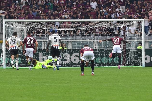 Foto IPP Massimo Rana Torino 21-09-2025 Calcio Campionato di Serie A 2025 2026 Torino-Atalanta nella foto duvan zapata si fa parare il rigore Italy Photo Press - World Copyright italy ITALY  Copyright: xR4924_italyphotopressx