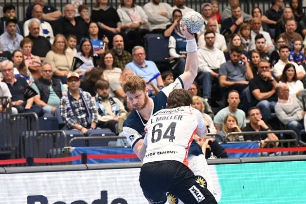 DAIKIN 1 Handball Bundesliga 25 26 5 Matchday Bergischer HC SG Flensburg Handewitt on 21 09 2025 at the Mitsubishi Electric Halle in Düsseldorf Johannes Wasielewski 77 Bergischer HC vs Lasse Moller 64 SG Flensburg Handewitt WD