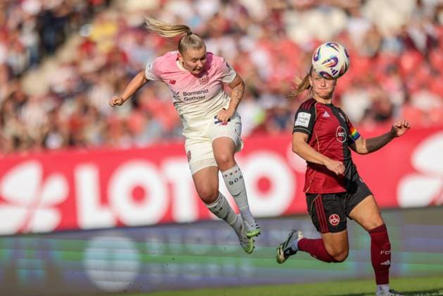 DEU, Nürnberg, FC Nürnberg vs Bayer Leverkusen, Google Pixel Bundesliga, DFB, Saison 2526, Max Morlock Stadion, 3 Spieltag, im Bild KOpfballchance für Vanessa Fudalla Bayer Leverkusen 21 , Luisa Guttenberger Nürnberg 4 DFB DFL REGULATIONS PROHIBIT ANY USE OF PHOTOGRAPHS AS IMAGE SEQUENCES AND OR QUASI VIDEO, 21 09 2025, Copyright: HMBxMedia HendrikxHamelau