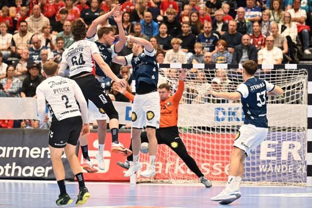 DAIKIN 1 Handball Bundesliga 25 26 5 Matchday Bergischer HC SG Flensburg Handewitt on 21 09 2025 at the Mitsubishi Electric Halle in Düsseldorf Lasse Moller 64 SG Flensburg Handewitt successful with a jump shot WD