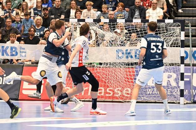 DAIKIN 1 Handball Bundesliga 25 26 5 Matchday Bergischer HC SG Flensburg Handewitt on 21 09 2025 at the Mitsubishi Electric Halle in Düsseldorf Lasse Moller 64 SG Flensburg Handewitt successful with a jump shot WD