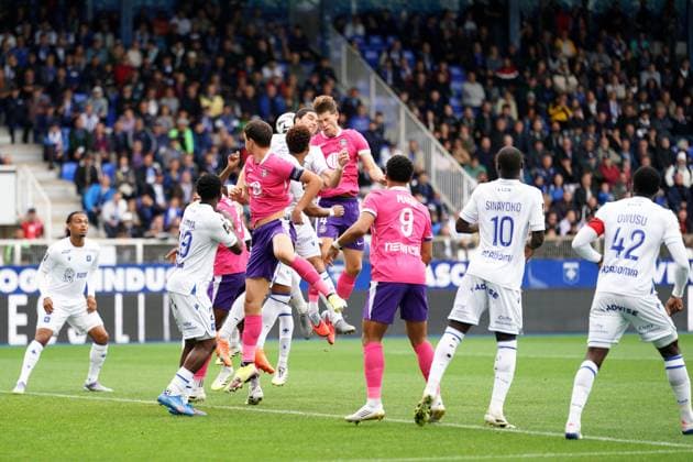 AJ Auxerre v Toulouse FC - Ligue 1 McDonald s 2025 2026 04 Francisco SIERRALTA (aja) - 04 Charlie CRESSWELL (tfc) during the Ligue 1 McDonald s match between Auxerre and Toulouse at Stade Abbe Deschamps on September 21, 2025 in Auxerre, France. Auxerre France  Copyright: xFEPx 776348131