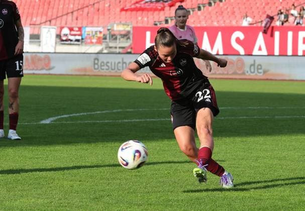 21 09 2025 Soccer season 2025 2026 1 Google Pixel Women Bundesliga 03 Matchday 1 FC Nürnberg FCN Club Clubfrauen Bayer 04 Leverkusen Sportfoto Zink DaMa xdaxma Julia Pollak 22, 1 FC Nürnberg FCN clears ball