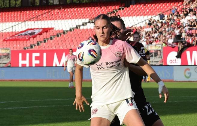21 09 2025 Soccer Season 2025 2026 1 Google Pixel Women Bundesliga 03 Matchday 1 FC Nürnberg FCN Club Clubfrauen Bayer 04 Leverkusen Sportfoto Zink DaMa xdaxma Valentina Mädl Maedl 17, Bayer 04 Leverkusen Julia Pollak 22, 1 FC Nürnberg FCN