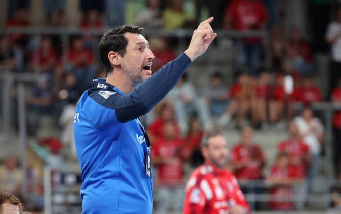 21.09.2025, Deutschland, Bietigheim, Handball 2. Bundesliga, SG BBM Bietigheim vs. HSC 2000 Coburg, HSC Trainer Anel Mahmutefendic