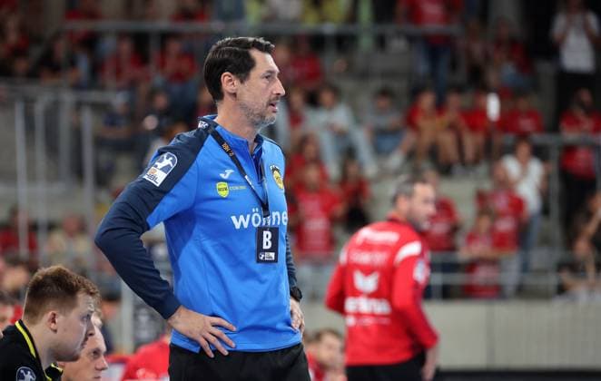 21.09.2025, Deutschland, Bietigheim, Handball 2. Bundesliga, SG BBM Bietigheim vs. HSC 2000 Coburg, HSC Trainer Anel Mahmutefendic