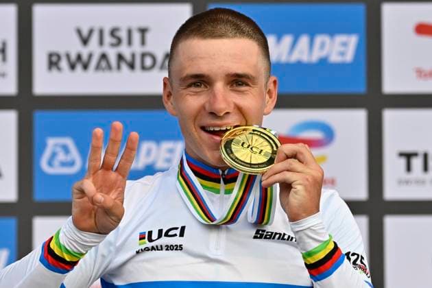 UCI 2025 Road World Championship, WM, Weltmeisterschaft Kigali 21 09 2025 KIGALI, RWANDA - SEPTEMBER 21 : Evenepoel Remco (BEL) gold medal pictured during the podium ceremony of the Men Elite Individual Time Trial of the UCI Road World Championships 2025 92nd edition an UCI World Championships cycling race of 40.6 km with start in Kigali and finish in Kigali on September 21, 2025 in Kigali, Rwanda, 21 09 2025 Kigali Rwanda  Copyright: xJanxDexMeuleneirx