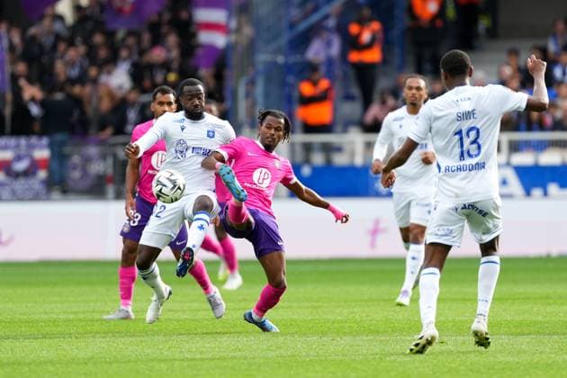 AJ Auxerre v Toulouse FC - Ligue 1 McDonald s 2025 2026 42 Elisha OWUSU (aja) - 10 Yann GBOHO (tfc) during the Ligue 1 McDonald s match between Auxerre and Toulouse at Stade Abbe Deschamps on September 21, 2025 in Auxerre, France. Auxerre France  Copyright: xFEPx 776348131