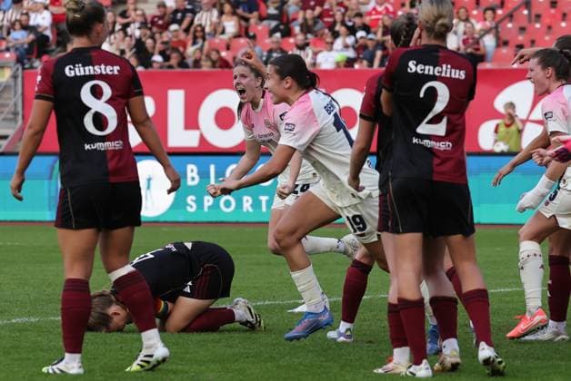 21 09 2025 Soccer season 2025 2026 1 Google Pixel Women Bundesliga 03 Matchday 1 FC Nürnberg FCN Club Clubfrauen Bayer 04 Leverkusen Sportfoto Zink DaMa xdaxma Jubel Freude Torjubel nach Tor zum 0 1 Loreen Bender 19, Bayer 04 Leverkusen und Mannschaft Team jubelt freue sich Torschütze Loreen Bender 19, Bayer 04 Leverkusen