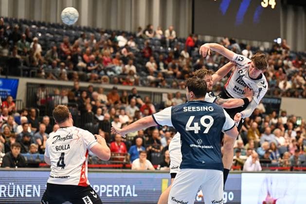 DAIKIN 1 Handball Bundesliga 25 26 5 Matchday Bergischer HC SG Flensburg Handewitt on 21 09 2025 at the Mitsubishi Electric Halle in Düsseldorf Jump shot by Lasse Moller 64 SG Flensburg Handewitt WD