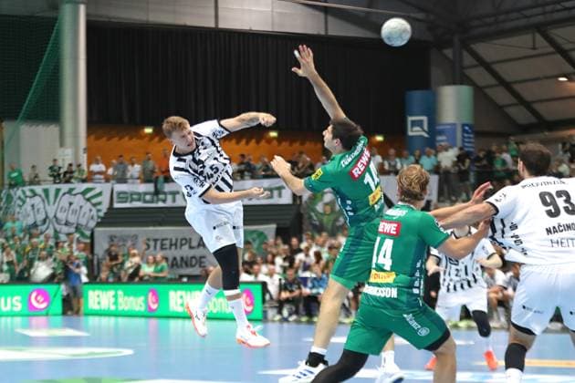 Handball DAIKIN HBL SC DHfK Leipzig vs THW Kiel 21 09 2025 Emil Wernsdorf Madsen 45, THW Kiel jumps and throws a goal Handball, DAIKIN HBL, 1 Bundesliga, Saison 2025 2026, 5 Spieltag SC DHfK Leipzig vs THW Kiel am 21 09 2025 in der Quarterback Immobilien Arena Leipzig Copyright: xBEAUTIFULxSPORTS JanxKaeferx