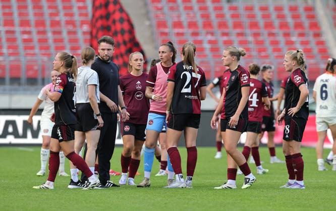 21 09 2025 Soccer season 2025 2026 1 Google Pixel Women Bundesliga 03 Matchday 1 FC Nuremberg FCN Club Clubfrauen Bayer 04 Leverkusen Sportfoto Zink DaMa xdaxma Team Team of FCN disappointed Disappointment after the end of the match