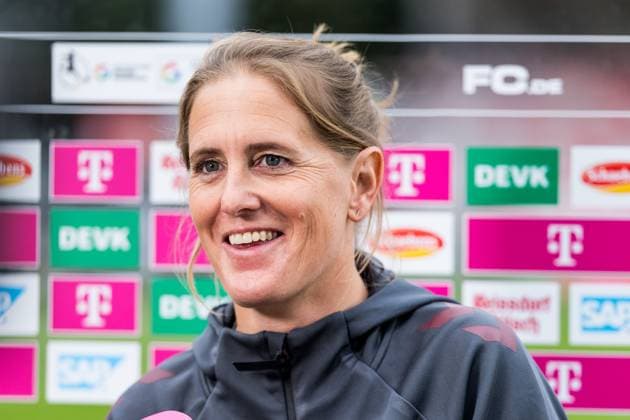 Google Pixel Frauen Bundesliga, 1 FC Köln VfL Wolfsburg 21 09 2025 Britta Carlson Trainerin 1 FC Köln im Magenta Sport Interview Google Pixel Frauen Bundesliga, 1 FC Köln VfL Wolfsburg Köln, Franz Kremer Stadion am 21 09 2025 DFB REGULATIONS PROHIBIT ANY USE OF PHOTOGRAPHS AS IMAGE SEQUENCES AND OR QUASI VIDEO Copyright: xBEAUTIFULxSPORTS Wunderlx