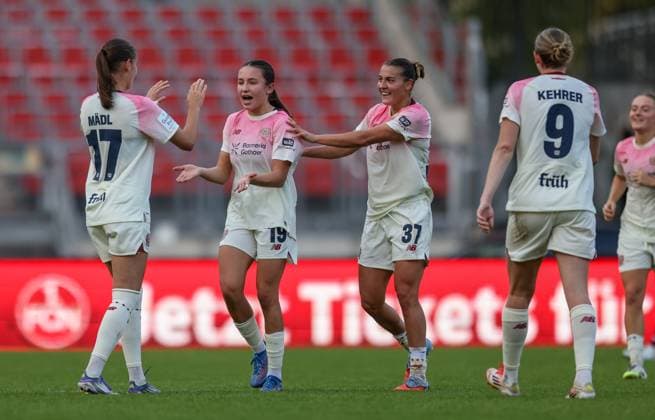 DEU, Nürnberg, FC Nürnberg vs Bayer Leverkusen, Google Pixel Bundesliga, DFB, Saison 2526, Max Morlock Stadion, 3 Spieltag, im Bild Jubel, 0 1 durch Loreen Bender Bayer Leverkusen 19 , Sieg für Leverkusen gegen Nürnberg, Freude bei Carlotta Wamser Bayer Leverkusen 37 DFB DFL REGULATIONS PROHIBIT ANY USE OF PHOTOGRAPHS AS IMAGE SEQUENCES AND OR QUASI VIDEO, 21 09 2025, Copyright: HMBxMedia HendrikxHamelau
