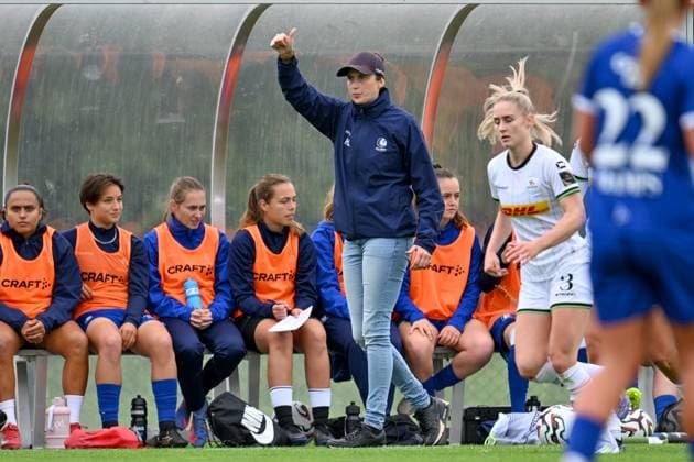 20250921 AA GENT VS OHL Headcoach Heleen Jaques of KAA Gent ladies pictured during a female soccer game between AA Gent Ladies and Oud Heverlee Leuven on the third matchday of the 2025-2026 season of Belgian Lotto Womens Super League , on Sunday 21 September 2025 in Merelbeke , Belgium . PHOTO SPORTPIX David Catry Merelbeke Sportpark Molenkouter Oost-Vlaanderen Belgium  Copyright: xSportpix.bex xDavidxCatryxDavidxCatryx