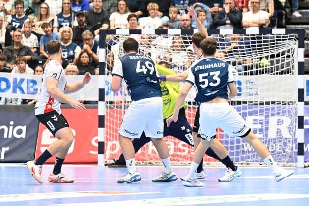 DAIKIN 1 Handball Bundesliga 25 26 5 Matchday Bergischer HC SG Flensburg Handewitt on 21 09 2025 at the Mitsubishi Electric Halle in Düsseldorf Sören Steinhaus 53 Bergischer HC fails to score against goalkeeper Kevin Moller 20 SG Flensburg Handewitt WD
