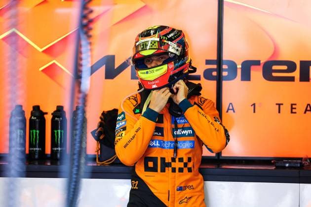 F1 - AZERBAIJAN GRAND PRIX 2025 PIASTRI Oscar (aus), McLaren F1 Team MCL39, portrait during the 2025 Formula 1 Qatar Airways Azerbaijan Grand Prix, 17th round of the 2025 FIA Formula One World Championship, WM, Weltmeisterschaft from September 19 to 21, 2025 on the Baku City Circuit, in Baku, Azerbaijan - BakuAzerbaijan  Copyright: xEricxAlonsox