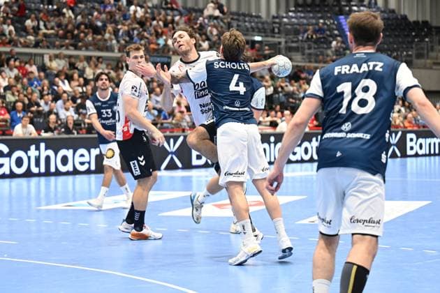 DAIKIN 1 Handball Bundesliga 25 26 5 Matchday Bergischer HC SG Flensburg Handewitt on 21 09 2025 at the Mitsubishi Electric Halle in Düsseldorf Elias Scholtes 4 Bergischer HC vs Niclas Kirkelokke 5 SG Flensburg Handewitt WD