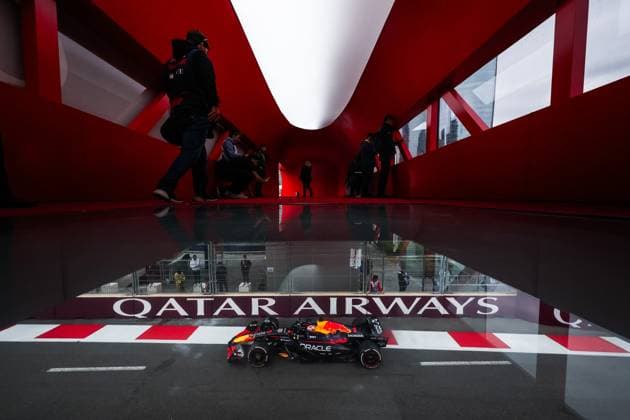 F1 - AZERBAIJAN GRAND PRIX 2025 01 VERSTAPPEN Max (nld), Red Bull Racing RB21, action during the 2025 Formula 1 Qatar Airways Azerbaijan Grand Prix, 17th round of the 2025 FIA Formula One World Championship, WM, Weltmeisterschaft from September 19 to 21, 2025 on the Baku City Circuit, in Baku, Azerbaijan - BakuAzerbaijan  Copyright: xANTONINxVINCENTx