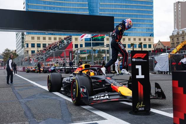 F1 - AZERBAIJAN GRAND PRIX 2025 01 VERSTAPPEN Max (nld), Red Bull Racing RB21, action celebration during the 2025 Formula 1 Qatar Airways Azerbaijan Grand Prix, 17th round of the 2025 FIA Formula One World Championship, WM, Weltmeisterschaft from September 19 to 21, 2025 on the Baku City Circuit, in Baku, Azerbaijan - BakuAzerbaijan  Copyright: xANTONINxVINCENTx