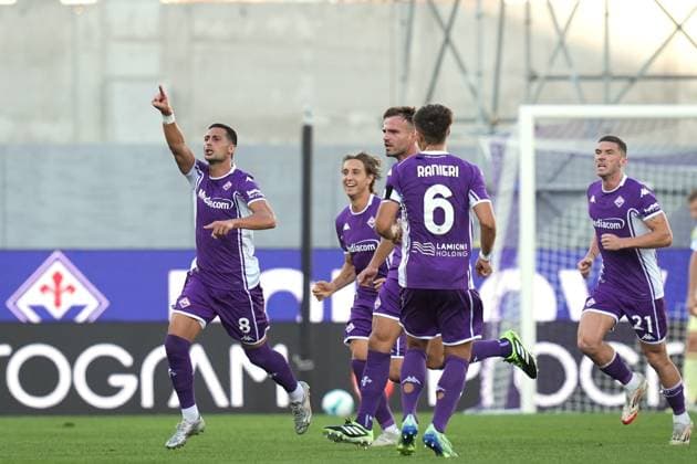 Fiorentina s Rolando Mandragora celebrates after scoring the 1-0 goal for his team during the Serie A soccer match between Fiorentina and Como at the Artemio Franchi Stadium in Florence, north Italy - Sunday, September 21, 2025 -  Copyright: xMassimoxPaolone LaPressex