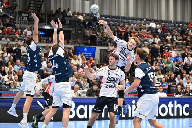 DAIKIN 1 Handball Bundesliga 25 26 5 Matchday Bergischer HC SG Flensburg Handewitt on 21 09 2025 in the Mitsubishi Electric Halle in Düsseldorf Jump shot by Thilo Knutzen 34 SG Flensburg Handewitt WD