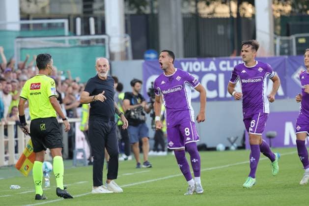 ACF Fiorentina v Como 1907 - Campionato Serie A Rolando Mandragora of ACF Fiorentina celebrates after scoring his team s goal during the Italian Serie A football match between ACF Fiorentina and Como 1907,on September 21 ,2025 at the Artemio Franchi stadium in Florence. Firenze FI Italy  Copyright: xAndreaxMartinix originalFilename:martini-acffiore250921_npCJB.jpg