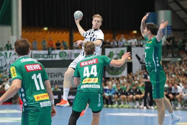 Handball DAIKIN HBL SC DHfK Leipzig vs THW Kiel 21 09 2025 Eric Johansson 21, THW Kiel in the air Handball, DAIKIN HBL, 1 Bundesliga, Season 2025 2026, Matchday 5 SC DHfK Leipzig vs THW Kiel on 21 09 2025 at the Quarterback Immobilien Arena Leipzig Copyright: xBEAUTIFULxSPORTS JanxKaeferx