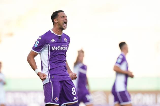 Fiorentina s Rolando Mandragora celebrates after scoring the 1-0 goal for his team during the Serie A soccer match between Fiorentina and Como at the Artemio Franchi Stadium in Florence, north Italy - Sunday, September 21, 2025 -  Copyright: xMassimoxPaolone LaPressex