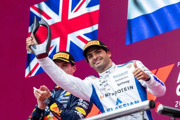 Formula 1 GP Baku Azerbaijan Sunday, 21 09 2025 Carlos Sainz 55, Williams Racing on the podium Formula 1 GP Baku Azerbaijan Sunday, 21 09 2025 Copyright: xBEAUTIFULxSPORTS Erlhofx