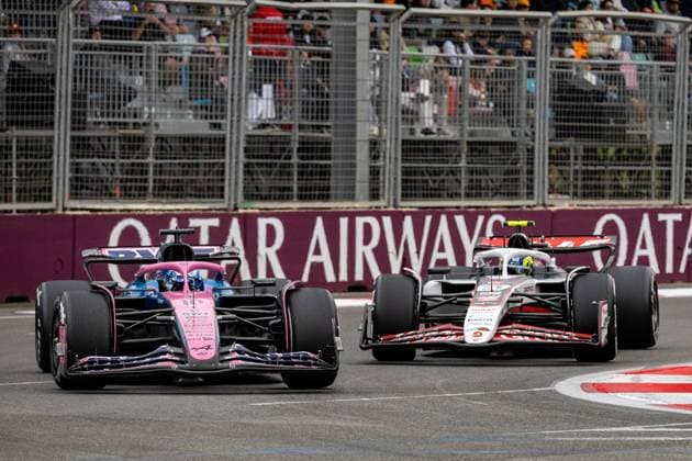 Formula 1 GP Baku Azerbaijan Sunday, 21 09 2025 Pierre Gasly 10, BWT Alpine F1 Team and Oliver Bearman 87, MoneyGram Haas F1 Team Formula 1 GP Baku Azerbaijan Sunday, 21 09 2025 Copyright: xBEAUTIFULxSPORTS Erlhofx