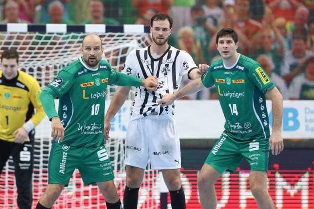 21 09 2025, xtgx, Handball Daikin HBL, SC DHfK Leipzig THW Kiel emspor, v l Thomas Oehlrich Leipzig, 10 , Veron Nacinovic Kiel, 93 , Marko Mamic Leipzig, 14 duel, duel, fight, tackle Leipzig