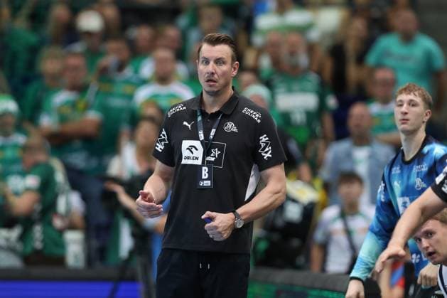 21 09 2025, xtgx, Handball Daikin HBL, SC DHfK Leipzig THW Kiel emspor, v l Filip Jicha Kiel, coach gives instructions, gestures with arms, gesticulates, gives instructions Leipzig
