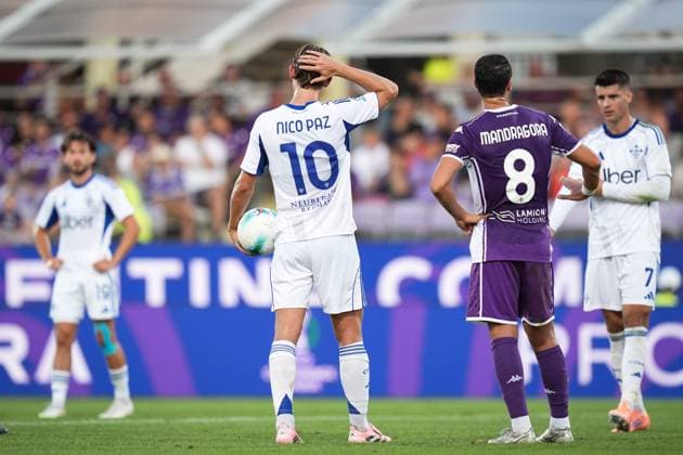 ComoÕs Nicolas Paz is ready to kick a penalty during the Serie A soccer match between Fiorentina and Como at the Artemio Franchi Stadium in Florence, north Italy - Sunday, September 21, 2025 -  Copyright: xMassimoxPaolone LaPressex