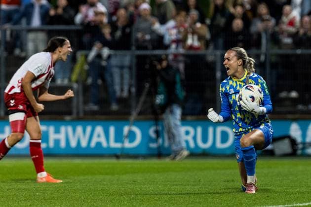 Google Pixel Womens Bundesliga, 1 FC Köln VfL Wolfsburg 21 09 2025 Sara Agrez 1 FC Köln, 4 and Lisa Schmitz 1 FC Köln, 1 cheer after a saved shot on goal Google Pixel Womens Bundesliga, 1 FC Köln VfL Wolfsburg Köln, Franz Kremer Stadion on 21 09 2025 DFB REGULATIONS PROHIBIT ANY USE OF PHOTOGRAPHS AS IMAGE SEQUENCES AND OR QUASI VIDEO Copyright: xBEAUTIFULxSPORTS Wunderlx