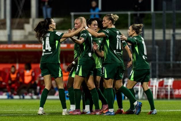 Google Pixel Womens Bundesliga, 1 FC Köln VfL Wolfsburg 21 09 2025 Cheers to 1 1 by Lineth Beerensteyn VfL Wolfsburg, 9 Google Pixel Womens Bundesliga, 1 FC Köln VfL Wolfsburg Köln, Franz Kremer Stadion on 21 09 2025 DFB REGULATIONS PROHIBIT ANY USE OF PHOTOGRAPHS AS IMAGE SEQUENCES AND OR QUASI VIDEO Copyright: xBEAUTIFULxSPORTS Wunderlx