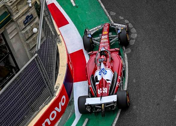 FORMULE 1 : Course Grand Prix Azerbaidjan 2025 - 21 09 2025 16 Charles Leclerc (MCO) Scuderia Ferrari HP (ITA) SF25 Ferrari during the 2025 Formula 1 Azerbaijan Grand Prix, round 17 of the 2025 Formula 1 World Championship, WM, Weltmeisterschaft which takes place from September 19th to 21st 2025 at the Baku City Circuit, Azerbaijan (AZ)  Copyright: xIANxBUNDEYx xMPSxAGENCYx x