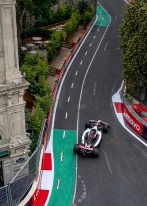 FORMULE 1 : Course Grand Prix Azerbaidjan 2025 - 21 09 2025 31 Esteban Ocon (FRA) Moneygram Haas F1 (USA) Haas VF-25 Ferrari, during the 2025 Formula 1 Azerbaijan Grand Prix, round 8 of the 2025 Formula 1 World Championship, WM, Weltmeisterschaft which takes place from May 2 to 4, 2025 at the Baku City Circuit, Azerbaijan (AZ).  Copyright: xIANxBUNDEYx xMPSxAGENCYx x