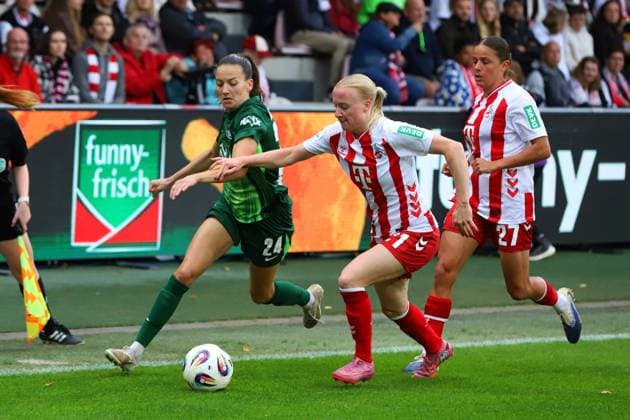 21 09 2025, xsscx, Women Football, 1 FC Koeln VfL Wolfsburg, 1 Fußball Bundesliga, 3 Spieltag, Franz Kremer Stadion, Saison 2025 2026 Joelle Wedemeyer VfL Wolfsburg 24 im Zweikampf gegen Anna Gerhardt 1 FC Koeln 21 DFB regulations prohibit any use of photographs as image sequences and or quasi video Nordrhein Westfalen Germany