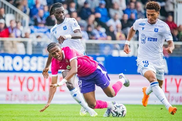 FOOTBALL : AJ Auxerre vs Toulouse FC - Ligue 1 - JournÃ e 5 - 21 09 2025 Noah Edjouma (Toulouse FC) Gideon Mensah (AJ Auxerre) Danny Namaso (AJ Auxerre) AuxerreFrance  Copyright: xBaptistexAutissierx