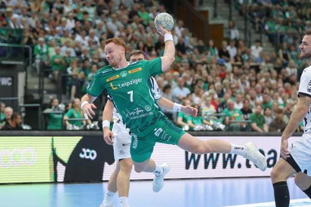 21 09 2025, xtgx, Handball Daikin HBL, SC DHfK Leipzig THW Kiel emspor, v l Tomas Piroch Leipzig, 7 wirft Tor, Torschuetze, erzielt Tor, Treffer, scores the goal Leipzig
