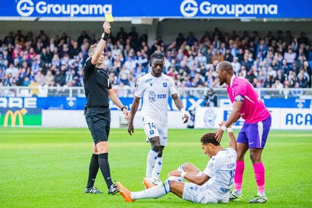 FOOTBALL : AJ Auxerre vs Toulouse FC - Ligue 1 - JournÃ e 5 - 21 09 2025 Marc Bollengier (Arbitre central) Danny Namaso (AJ Auxerre) Djibril SidibÃ (Toulouse FC) AuxerreFrance  Copyright: xBaptistexAutissierx