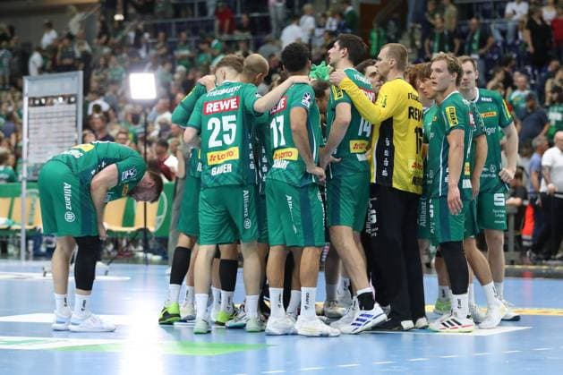 21 09 2025, xtgx, Handball Daikin HBL, SC DHfK Leipzig THW Kiel emspor, v l Leipzig disappointed, looks disappointed, disappointed Leipzig