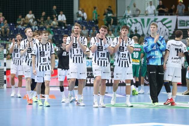 21 09 2025, xtgx, Handball Daikin HBL, SC DHfK Leipzig THW Kiel emspor, v l Kiel celebrating the victory, cheering after the match Leipzig