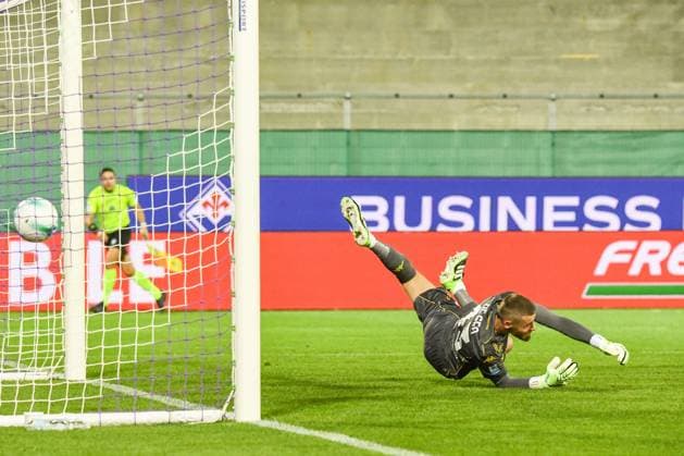 Marc Oliver Kempf (Como) scores the 1-1 goal during ACF Fiorentina vs Como 1907, Italian soccer Serie A match in Florence, Italy, September 21 2025  Copyright: xFabioxFagiolini IPAxSportx xipa-agency.netx xx IPA_65455353 IPA_Agency_IPA65455353