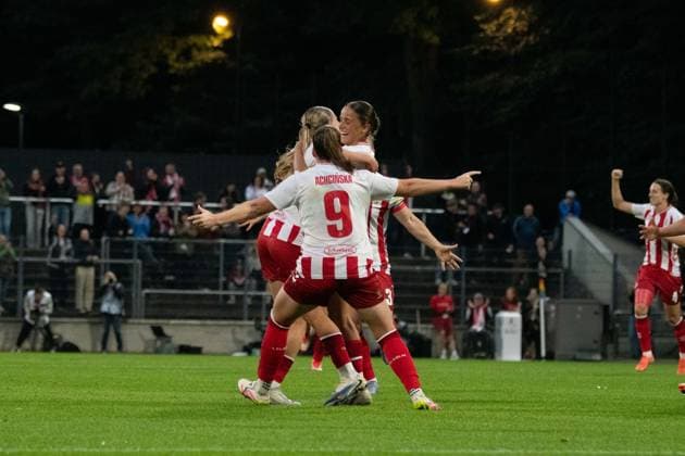 Players of 1. FC Köln celebrate the goal during the Google Pixel Frauen-Bundesliga between 1. FC Köln v. VfL Wolfsburg and VfL Wolfsburg at Franz-Kremer-Stadion in Cologne, Germany. Copyright: xQianruxZhang SPPx Sportspressphoto_SPR30055