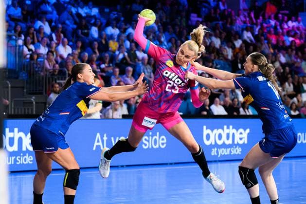 Krefeld Handball Women Laenderspiel Germany Netherlands from left Larissa Nuesser Nüsser Netherlands , Annika Lott Germany , Judith van der Helm Netherlands Krefeld Yayla Arena Germany