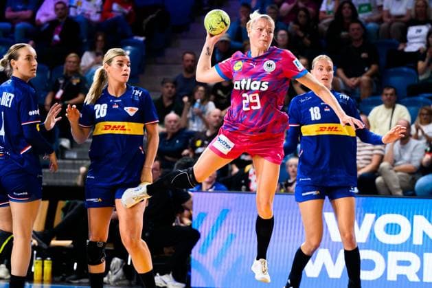 Krefeld Handball Women Laenderspiel Germany Netherlands from left Alieke van Maurik Netherlands , Angela Malestein Netherlands , Antje Döll Doell Germany , Kelly Dulfer Netherlands Krefeld Yayla Arena Germany