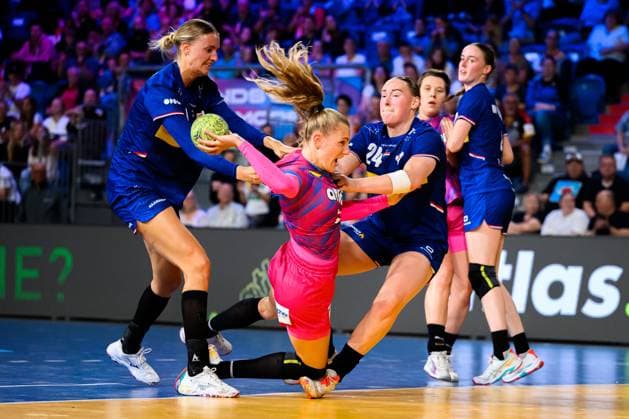 Krefeld handball womens national match Germany Netherlands from left in duel Kelly Dulfer Netherlands , Annika Lott Germany , Romee Maarschalkeweerd Netherlands Krefeld Yayla Arena Germany